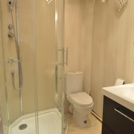 Modern In Near Sea, Cleaning Included Apartman